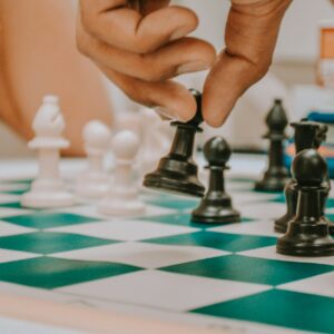 Plano detalle de un tablero de ajedrez